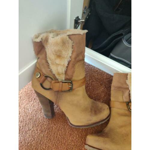 Stoere sexy cognac kleurige hakken met bontje maat 39