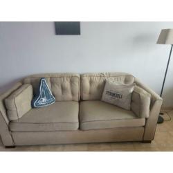 Landelijk bank en loveseat lekker om op te loungen.