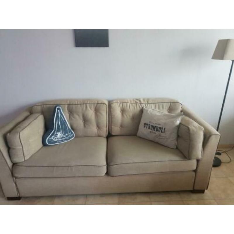 Landelijk bank en loveseat lekker om op te loungen.