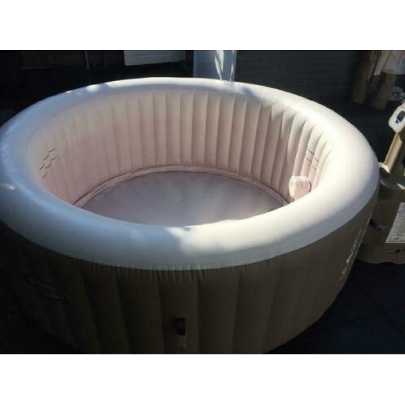 Te koop fijne jacuzzi