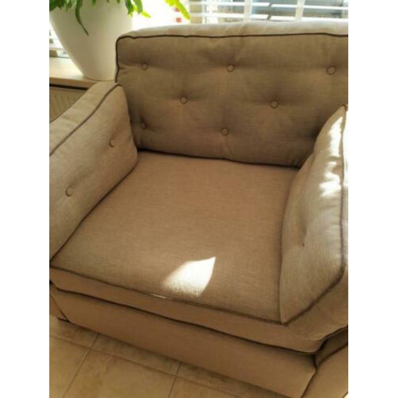 Landelijk bank en loveseat lekker om op te loungen.