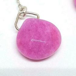 Lange zilveren oorhangers met hardroze jade