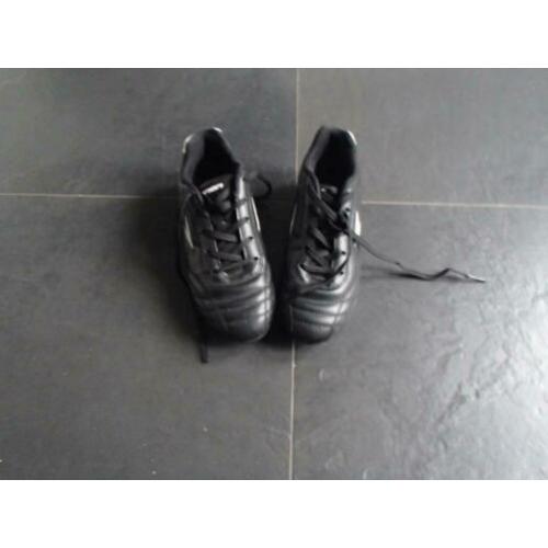 voetbalschoenen osaga maat 35
