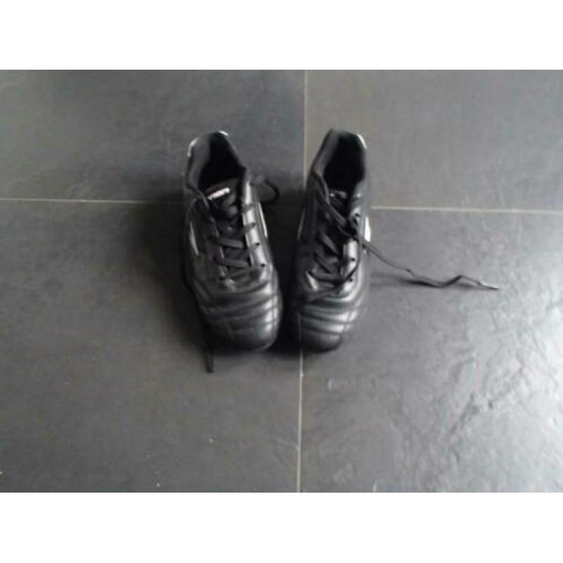 voetbalschoenen osaga maat 35