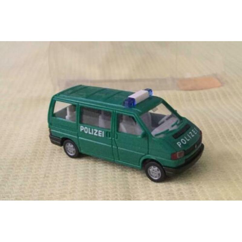 Wiking 1:87 Volkswagen VW Caravelle Polizei, Duitse politie