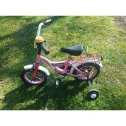 Te koop aangeboden een kinderfietsje met zijwieltjes 12 inch