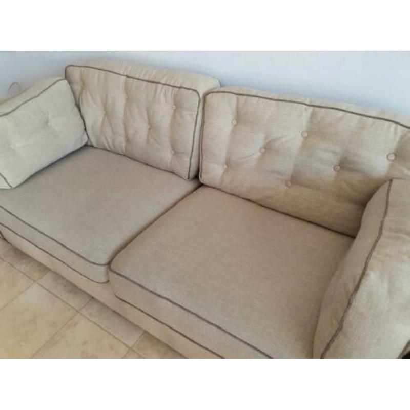 Landelijk bank en loveseat lekker om op te loungen.
