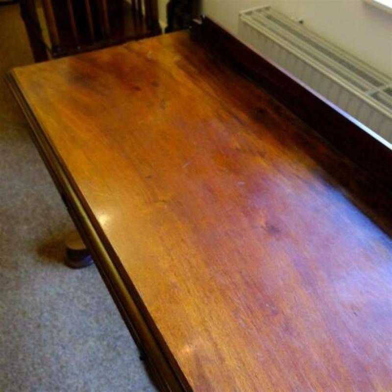 Victoriaanse bibliotheek tafel sidetable op twee kolompoten