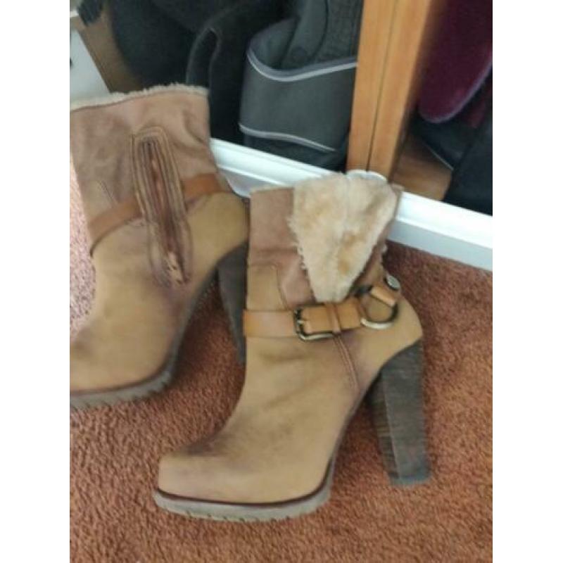 Stoere sexy cognac kleurige hakken met bontje maat 39