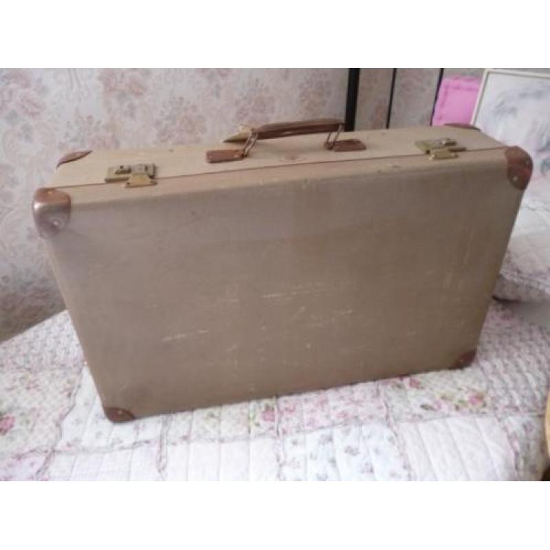 Grote brocante oude koffer