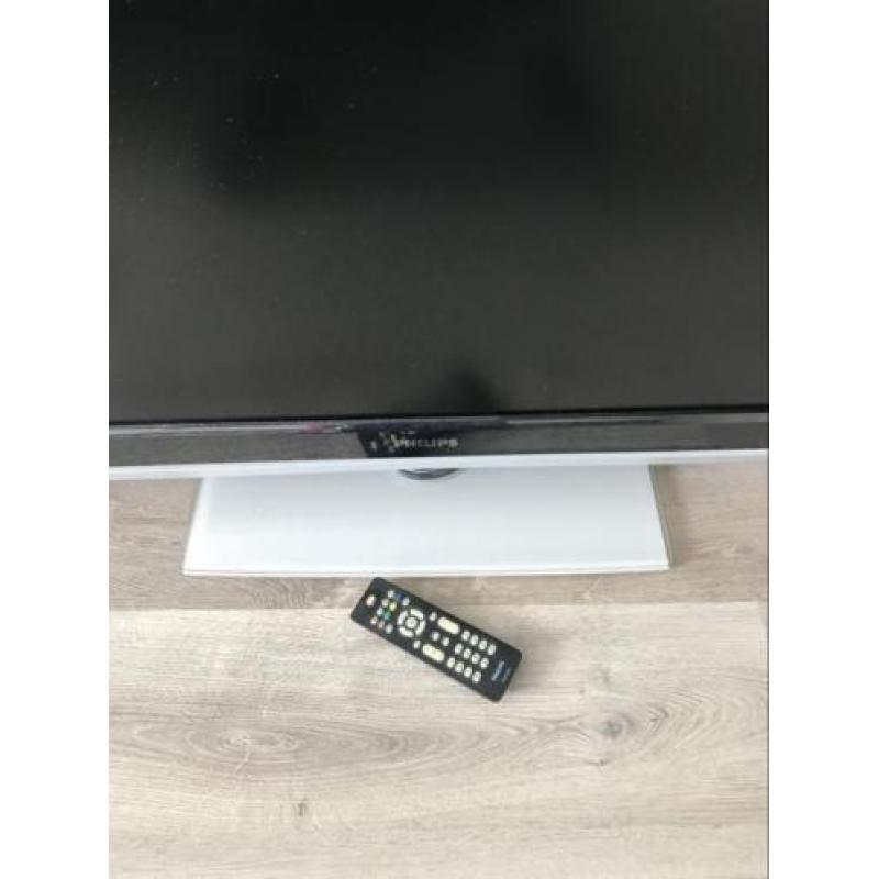 Flatscreen tv Philips HDReady 80 breed, met voet 20cm diep