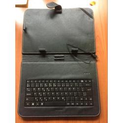 Toetsenbord met leren houder voor een tablet.