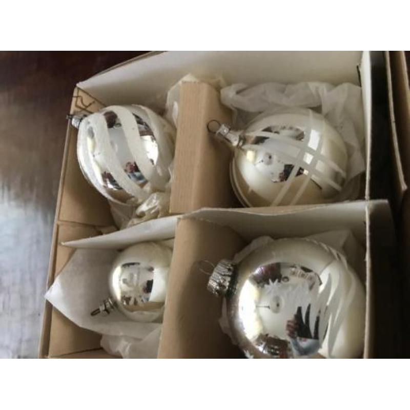 Doosje met 6 oude kerstballen