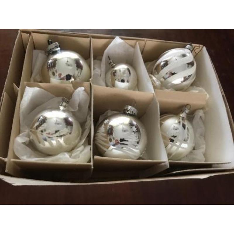 Doosje met 6 oude kerstballen