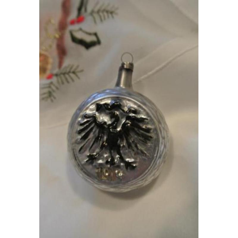 Oude kerstballen oude kerstversiering ronde bal met adelaar