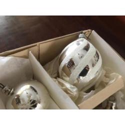 Doosje met 6 oude kerstballen
