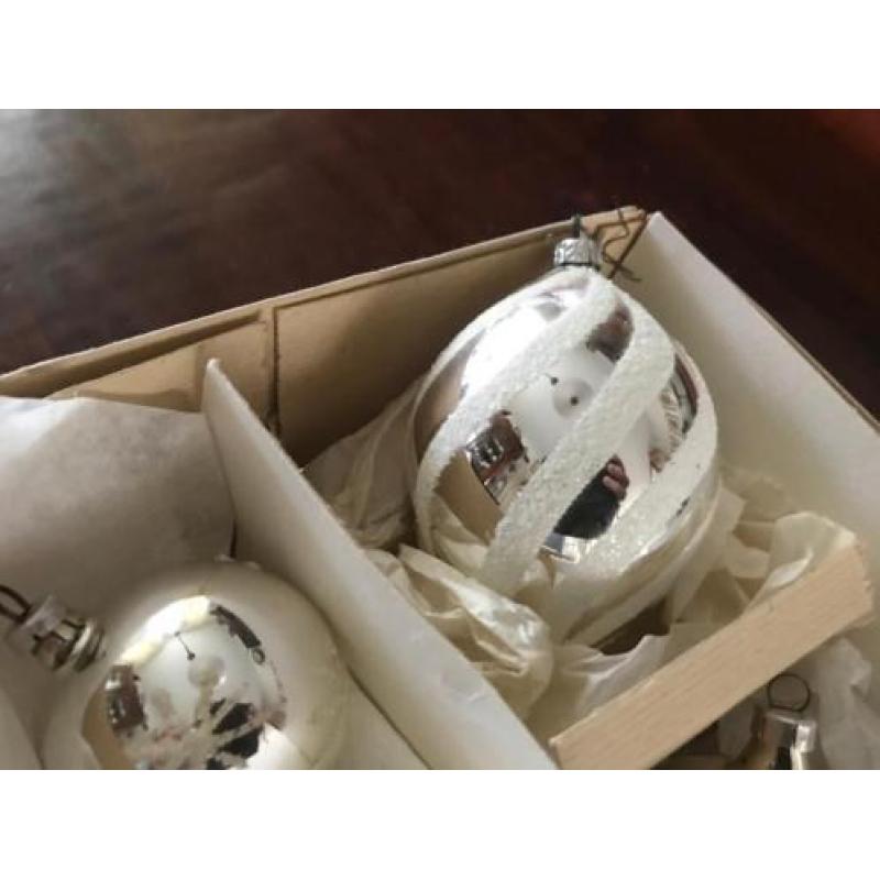 Doosje met 6 oude kerstballen