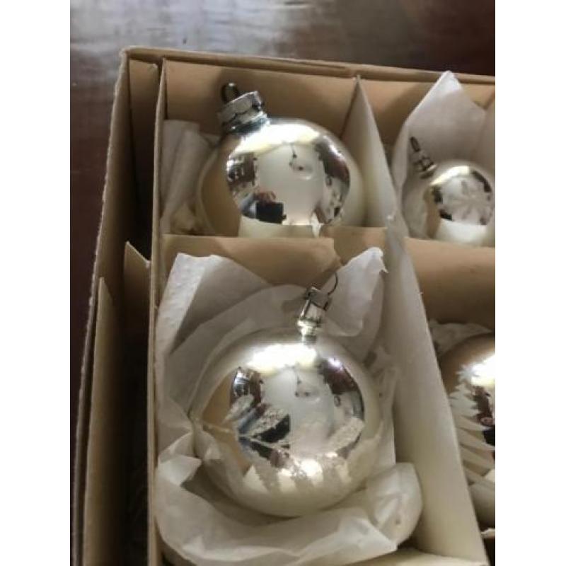 Doosje met 6 oude kerstballen