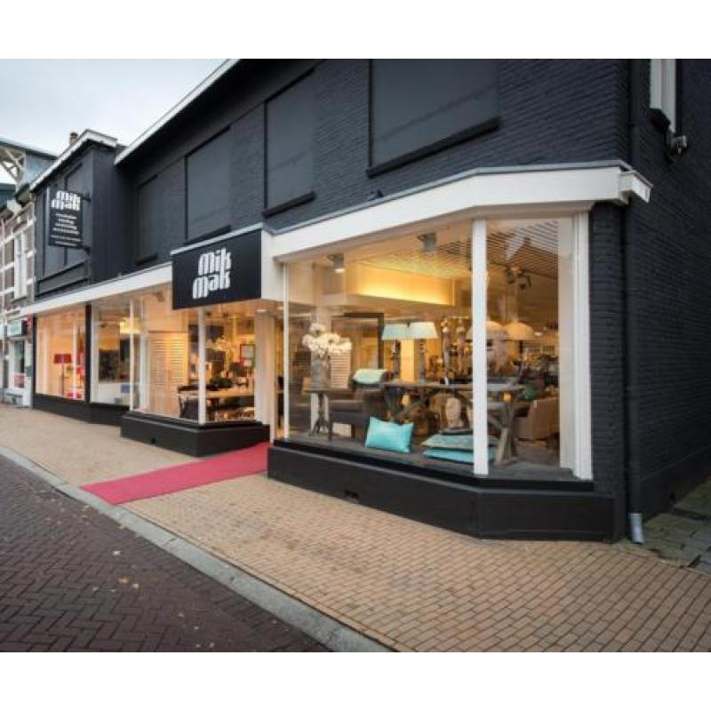 BUFFETKAST MET DRAAIDEUREN WIT van 1399,- nu voor 699,-