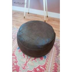 Donkerbruine lapjes vintage retro poef van skai leder