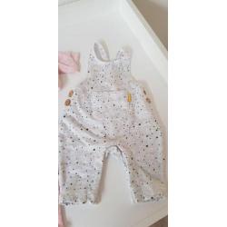 4 leuke meisjes baby setjes. In keurige staat ! Maat 50