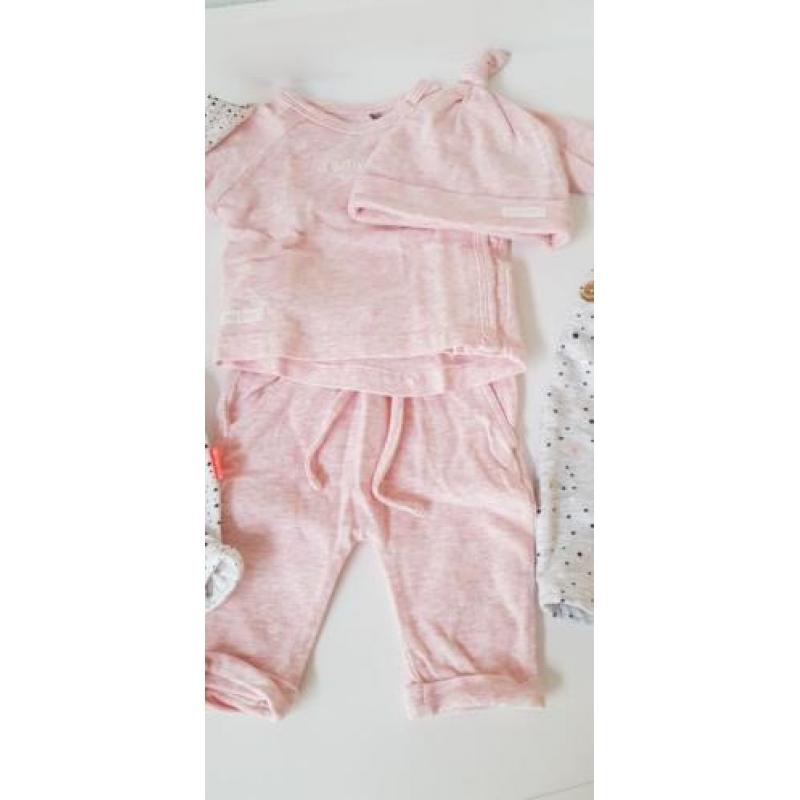 4 leuke meisjes baby setjes. In keurige staat ! Maat 50