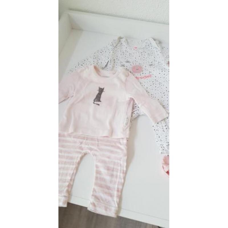 4 leuke meisjes baby setjes. In keurige staat ! Maat 50