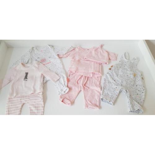 4 leuke meisjes baby setjes. In keurige staat ! Maat 50