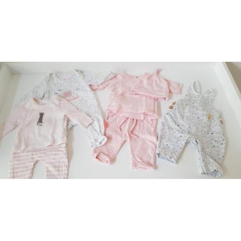 4 leuke meisjes baby setjes. In keurige staat ! Maat 50