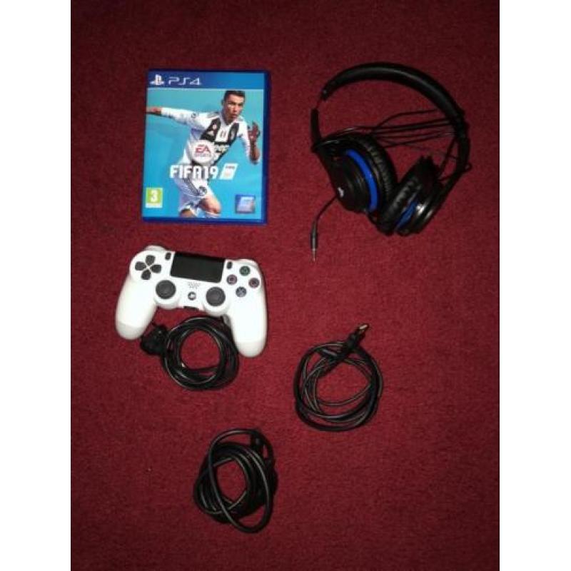 PlayStation 4 slim, met Fifa 19 en headset