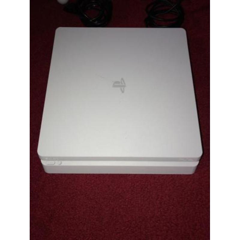 PlayStation 4 slim, met Fifa 19 en headset