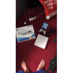 PlayStation 4 slim, met Fifa 19 en headset