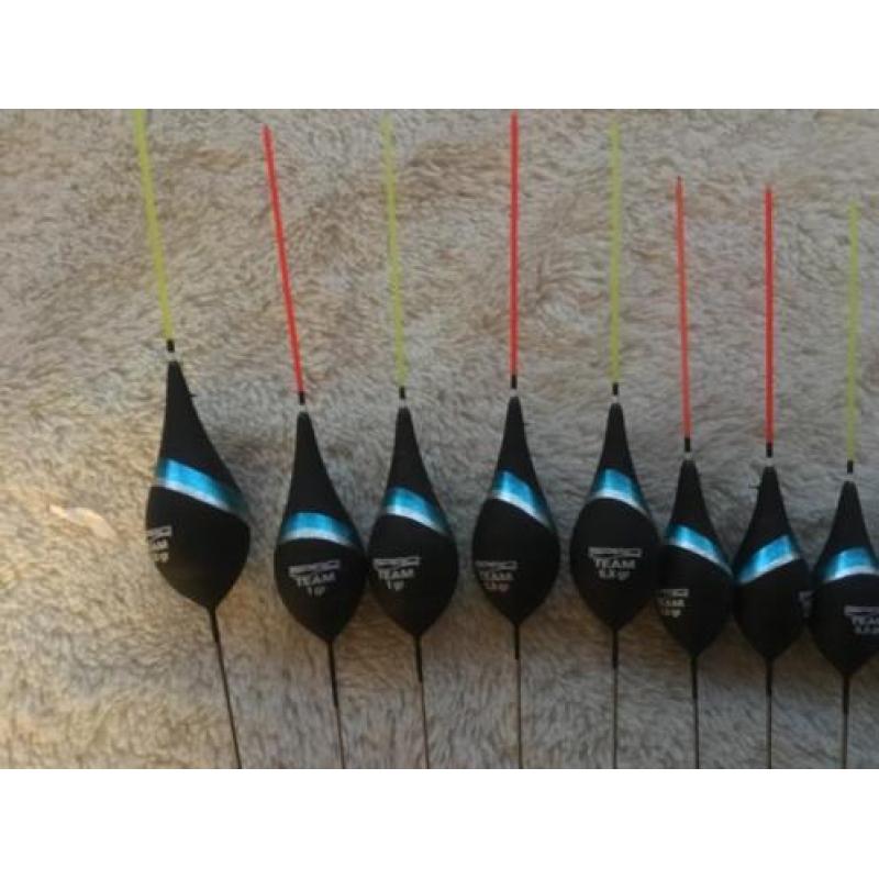adv 267 / €12,00 NIEUW set 12 dobbers SPRO