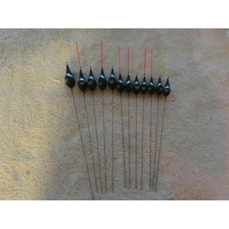 adv 267 / €12,00 NIEUW set 12 dobbers SPRO