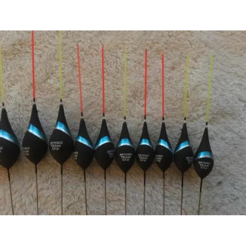 adv 267 / €12,00 NIEUW set 12 dobbers SPRO